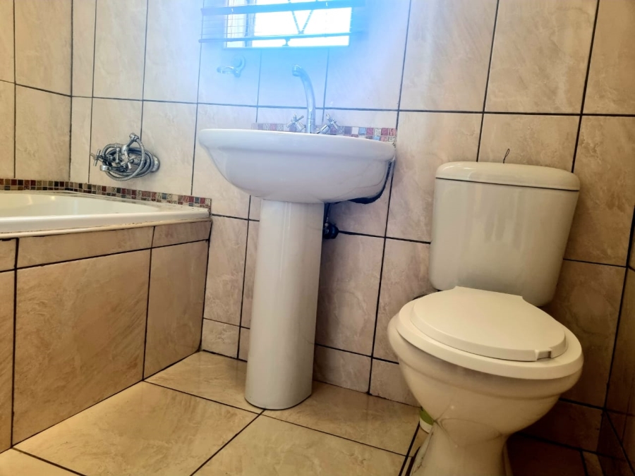 2 Bedroom Property for Sale in Roodepan Northern Cape